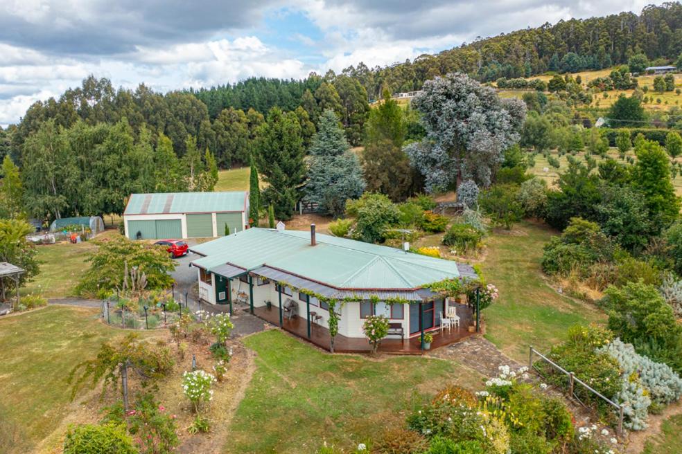 Fleurty's Point Cottage at Franklin South, Huon Valley, Tasmania