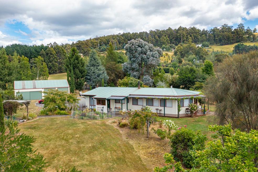 Fleurty's Point Cottage at Franklin South, Huon Valley, Tasmania