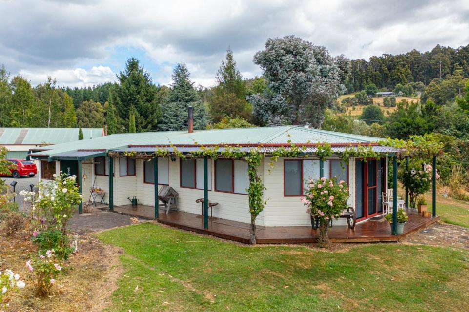 Fleurty's Point Cottage at Franklin South, Huon Valley, Tasmania