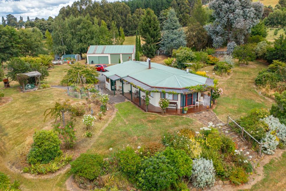 Fleurty's Point Cottage at Franklin South, Huon Valley, Tasmania