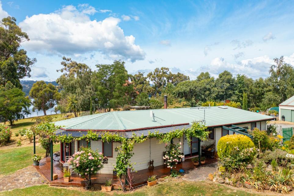 Fleurty's Point Cottage at Franklin South, Huon Valley, Tasmania