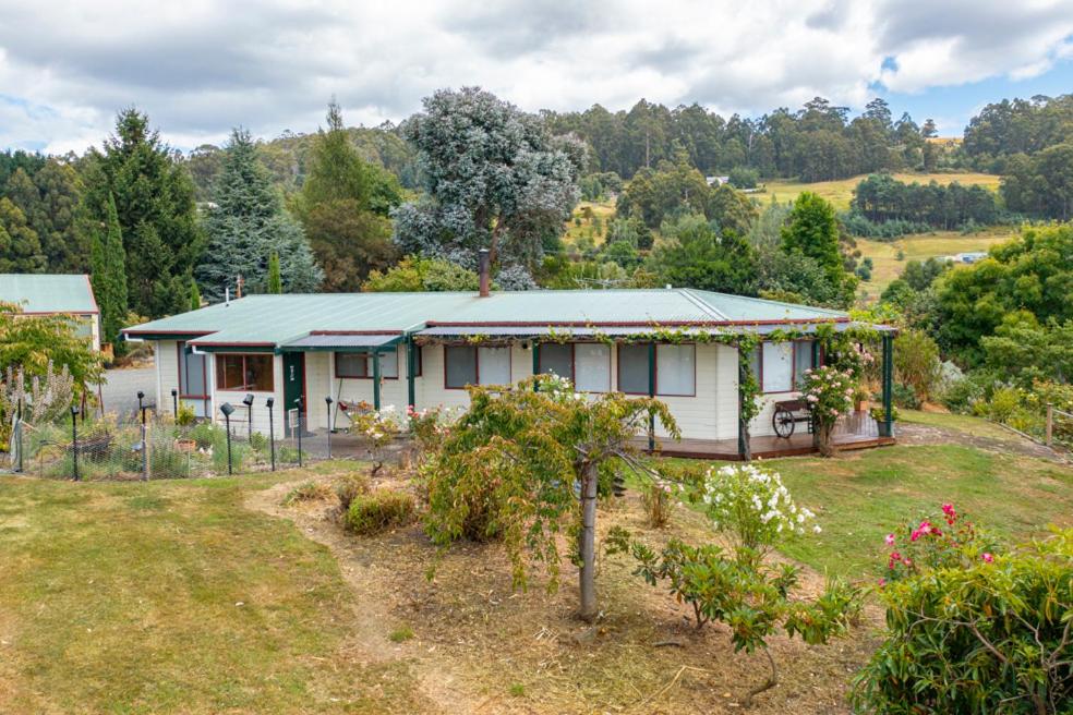 Fleurty's Point Cottage at Franklin South, Huon Valley, Tasmania