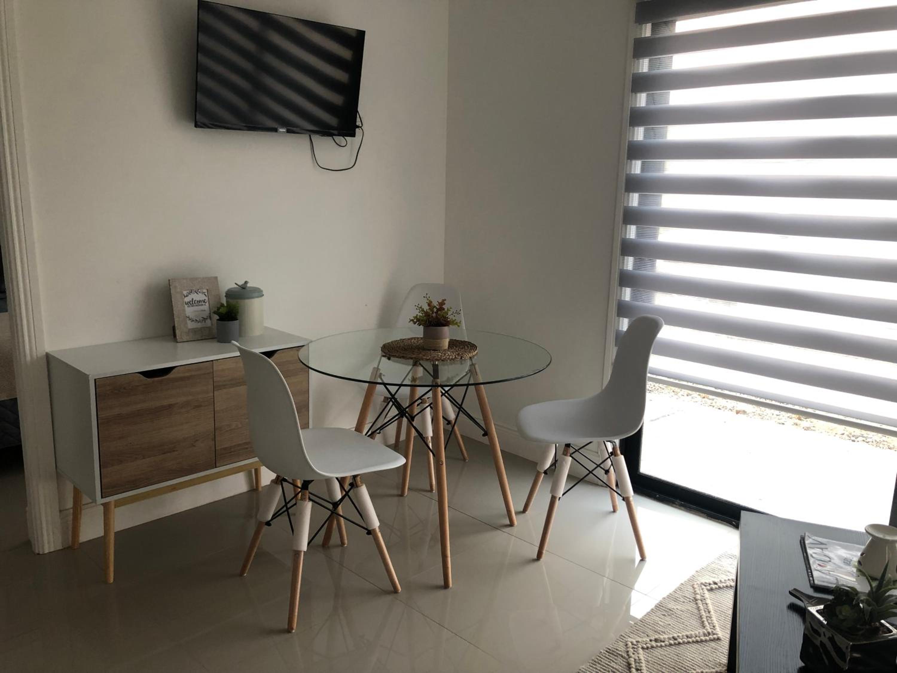 Departamento Los Canelos, a metros de Avenida Las Industrias- Incluye, NETFLIX DirecTV aire acondicionado, Internet