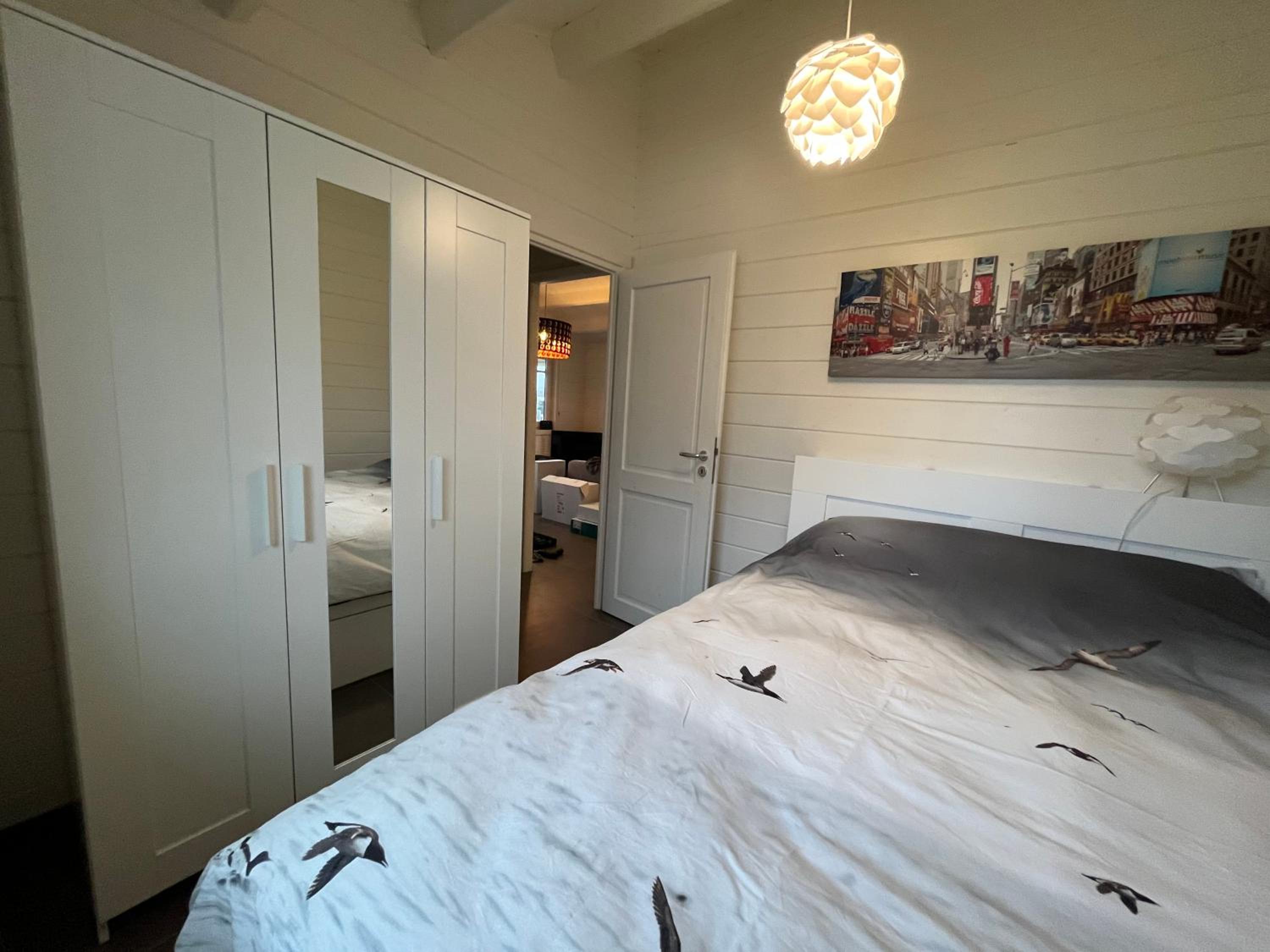 Welkom bij Mario, Een charmante Chalet gelegen aan een vijver in bosrijke omgeving waar je tot rust kan komen.