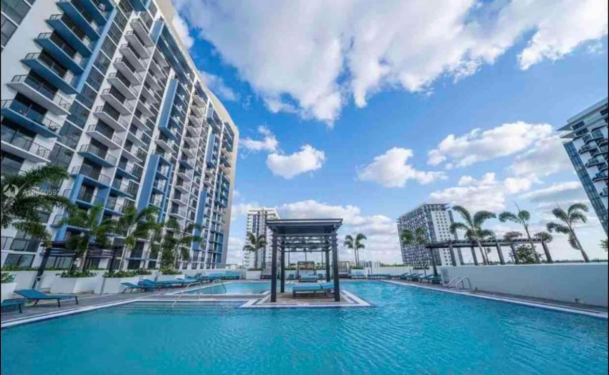 5350 Park inn Suite