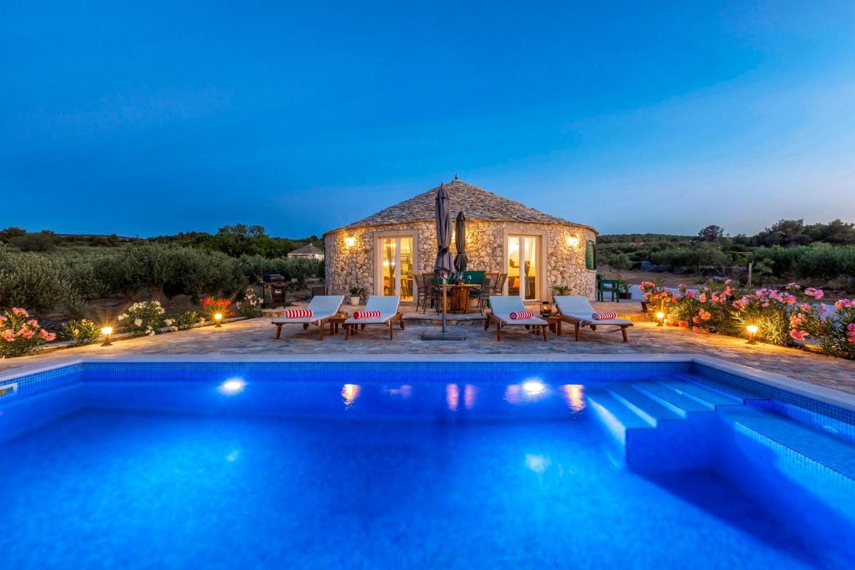 Home Mindful escape-luxury resort view 3