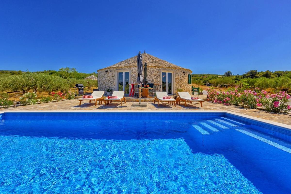 Home Mindful escape-luxury resort view 4