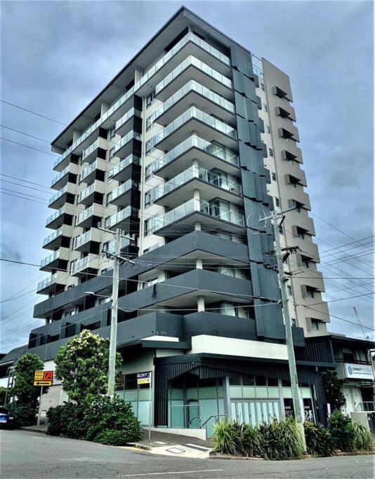Spacious Inner city Apartment with free parking