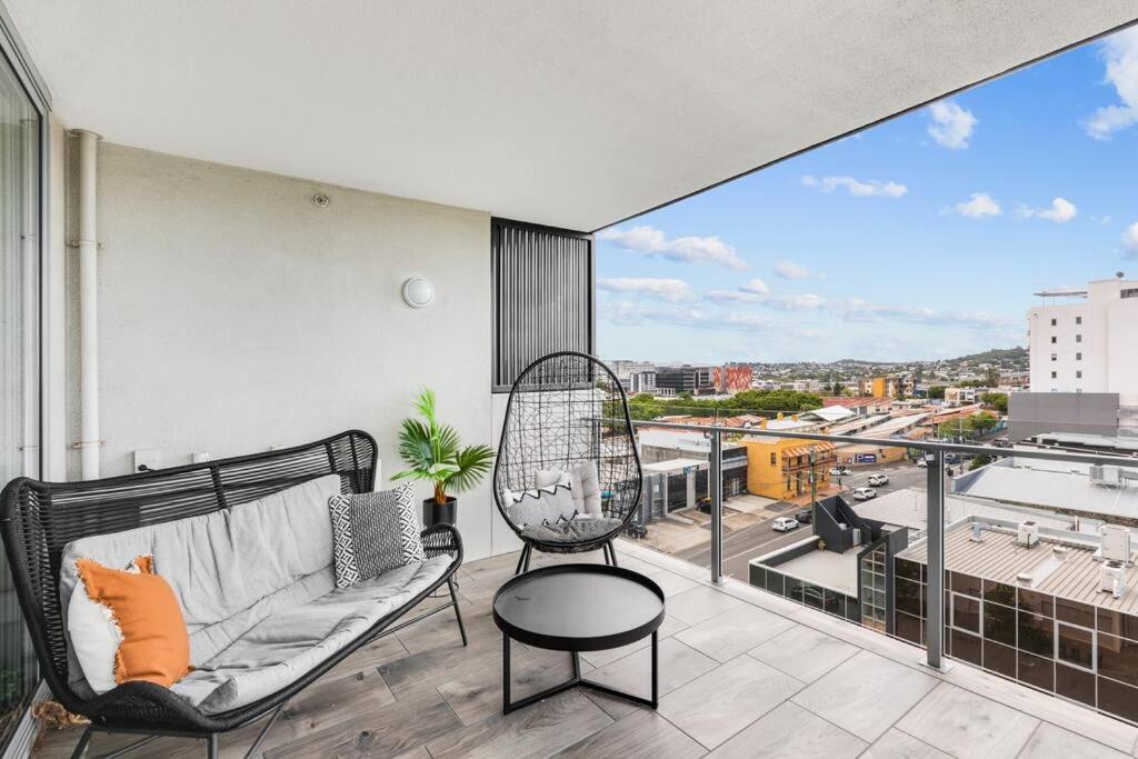 Spacious Inner city Apartment with free parking