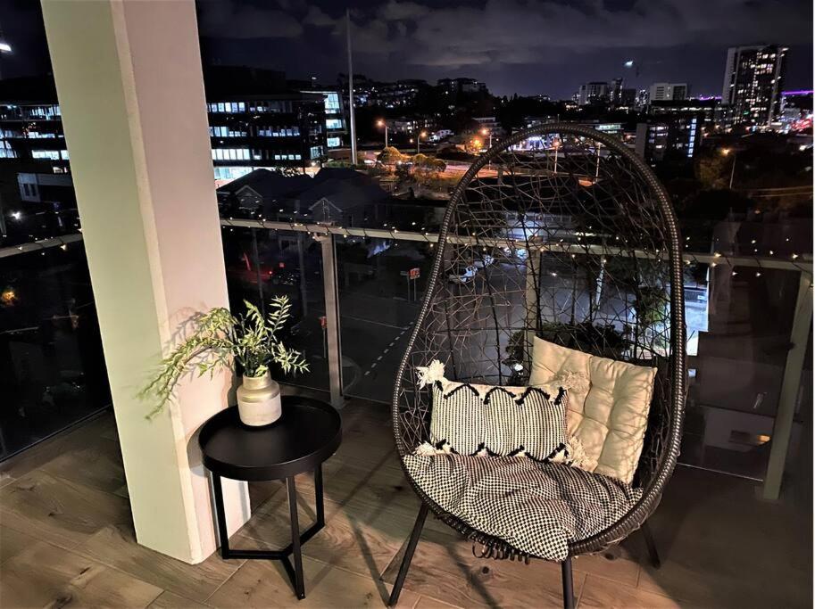 Spacious Inner city Apartment with free parking