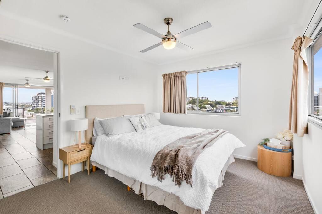 Spacious Inner city Apartment with free parking