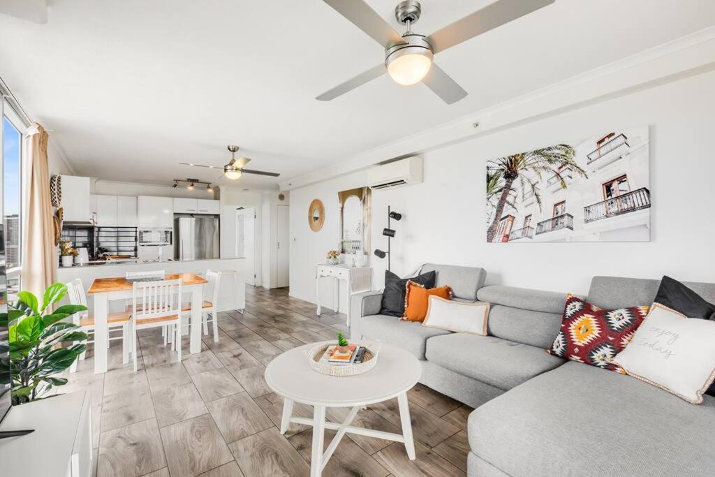 Spacious Inner city Apartment with free parking