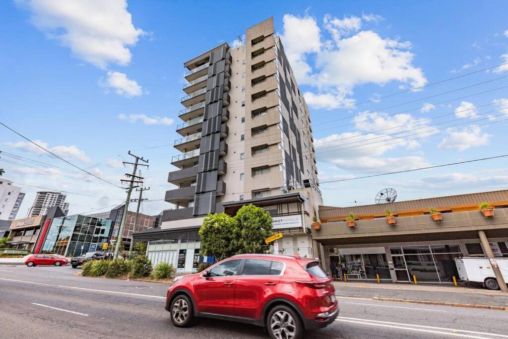 Spacious Inner city Apartment with free parking