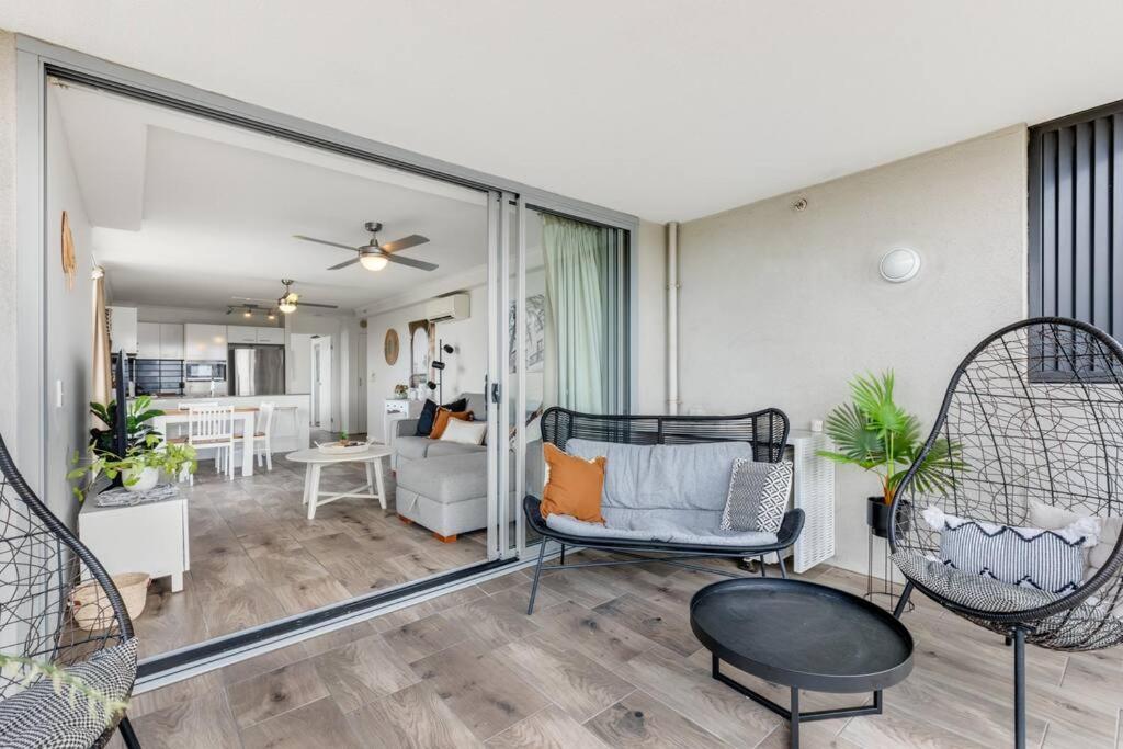 Spacious Inner city Apartment with free parking