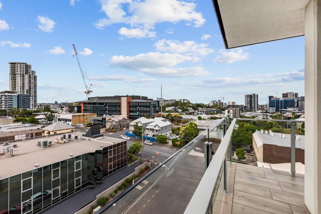 Spacious Inner city Apartment with free parking
