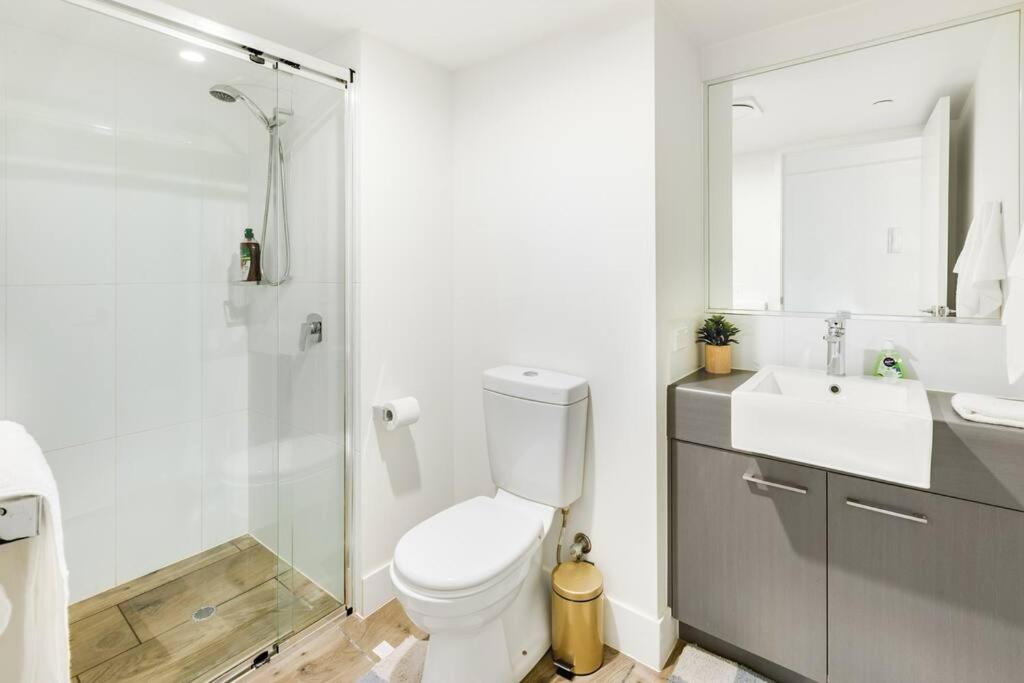 Spacious Inner city Apartment with free parking