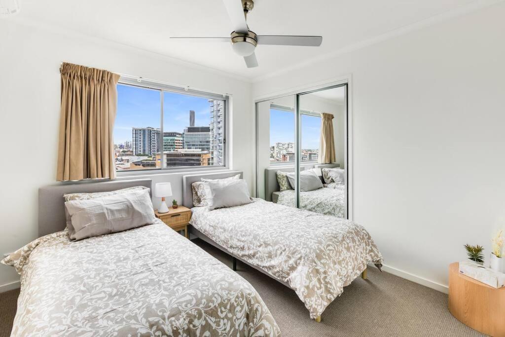 Spacious Inner city Apartment with free parking