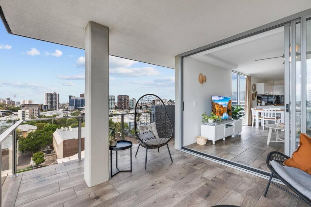Spacious Inner city Apartment with free parking