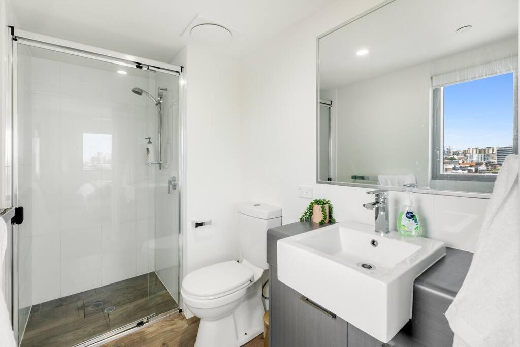 Spacious Inner city Apartment with free parking