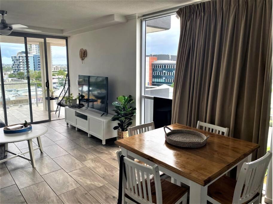 Spacious Inner city Apartment with free parking