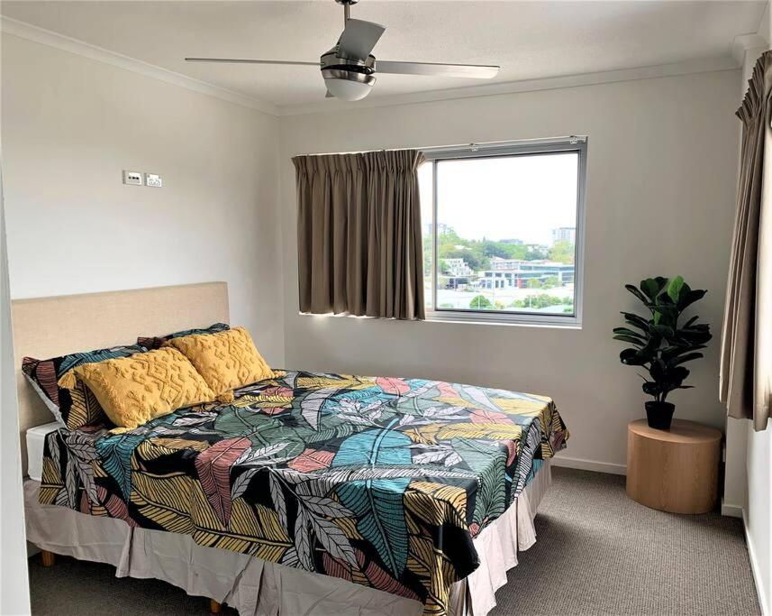 Spacious Inner city Apartment with free parking