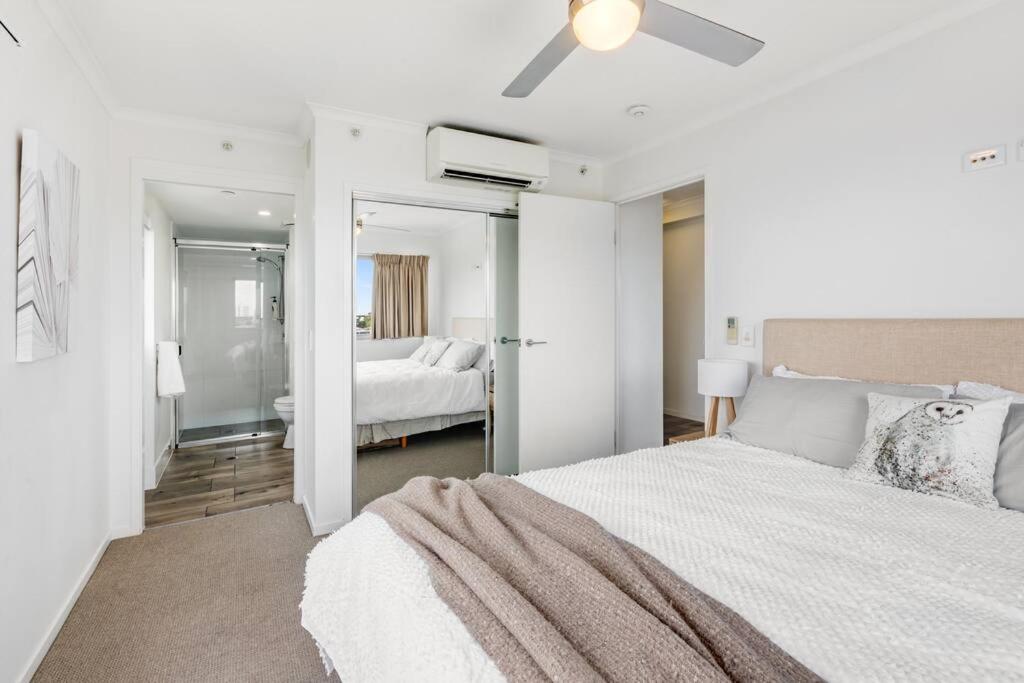 Spacious Inner city Apartment with free parking