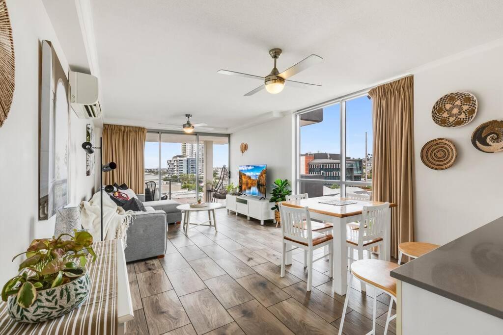 Spacious Inner city Apartment with free parking