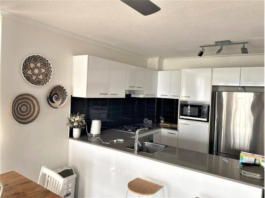 Spacious Inner city Apartment with free parking