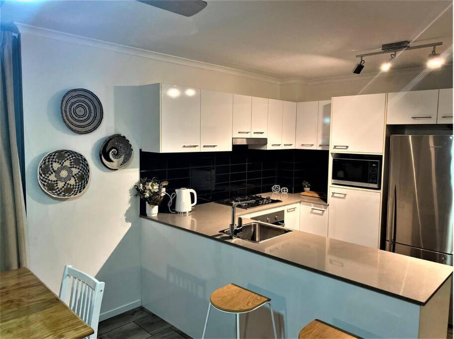 Spacious Inner city Apartment with free parking