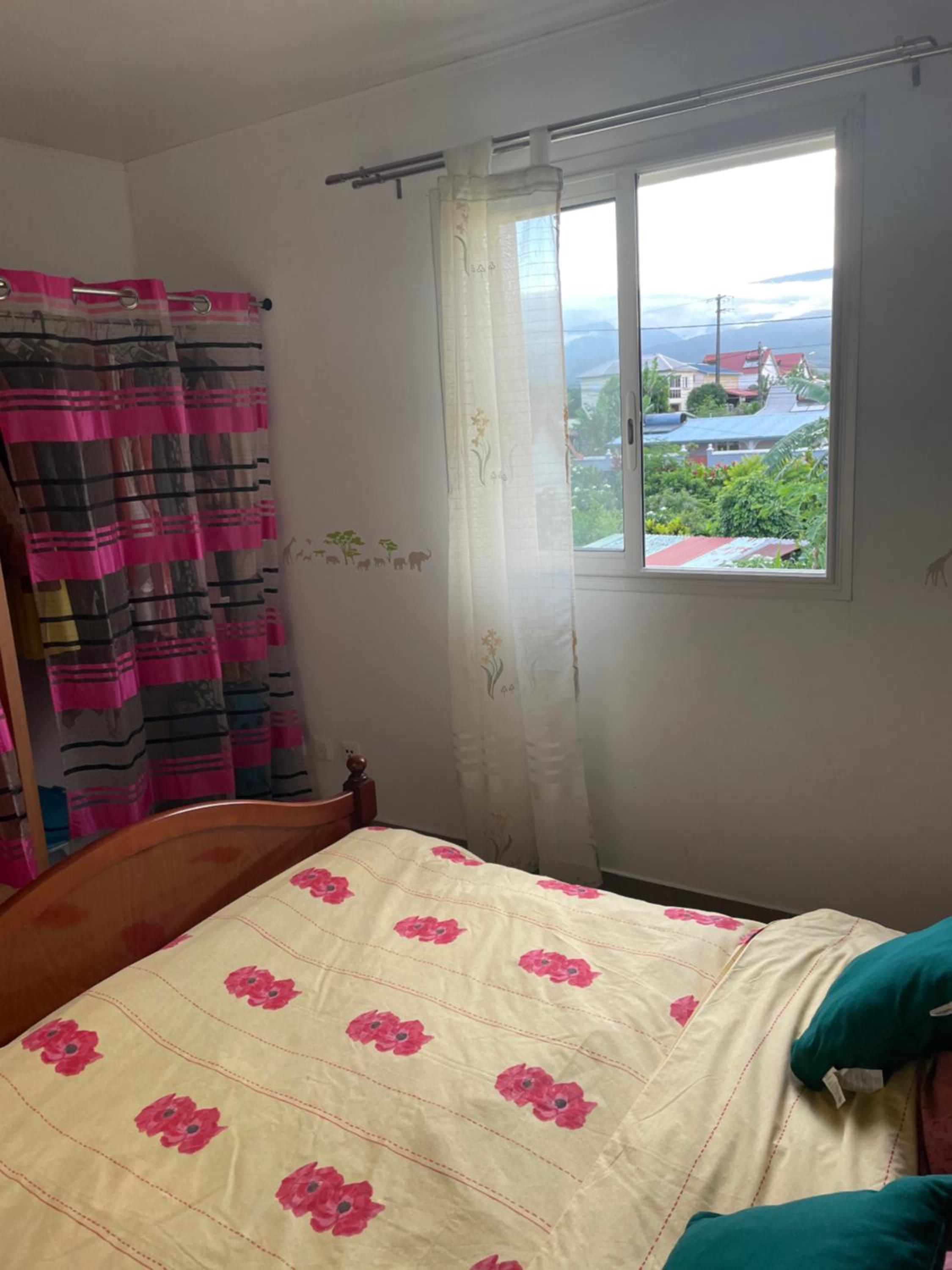 Chambre zen chez Laurence avec vue sur la montagne view 4