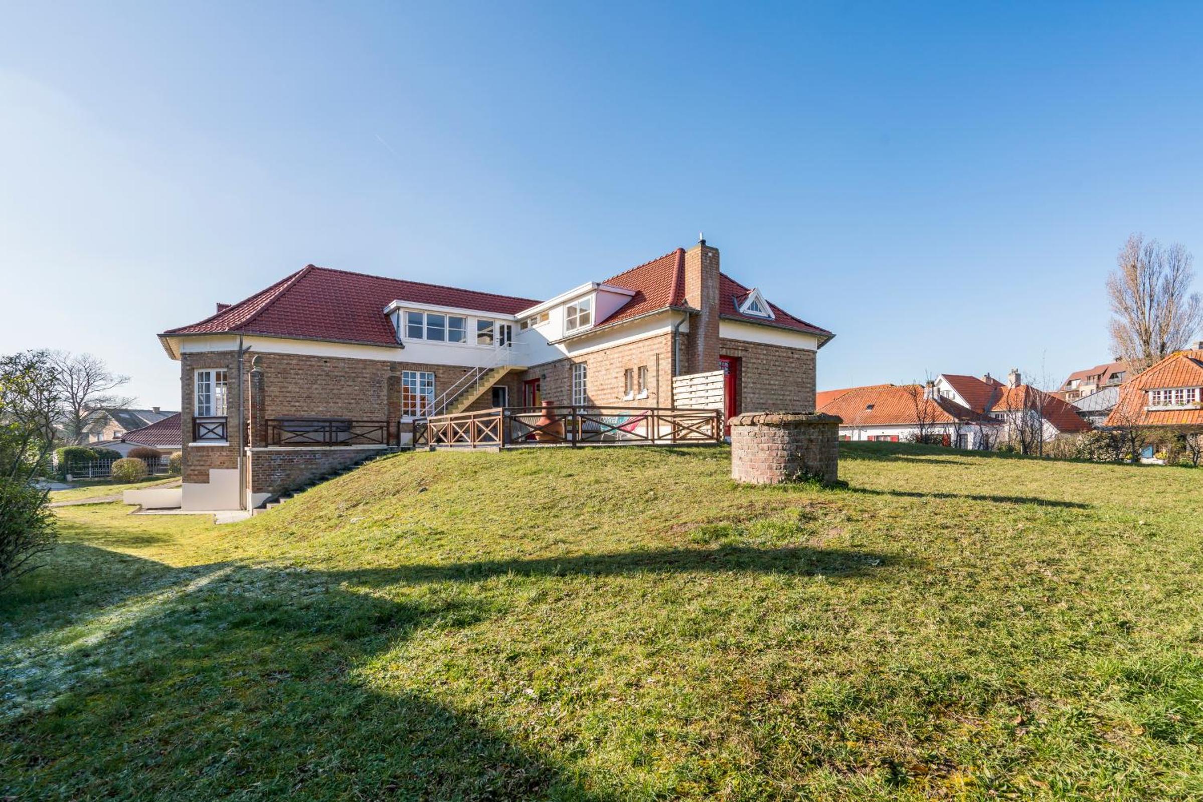Karaktervolle familie villa 12p - ruim én vlak bij strand