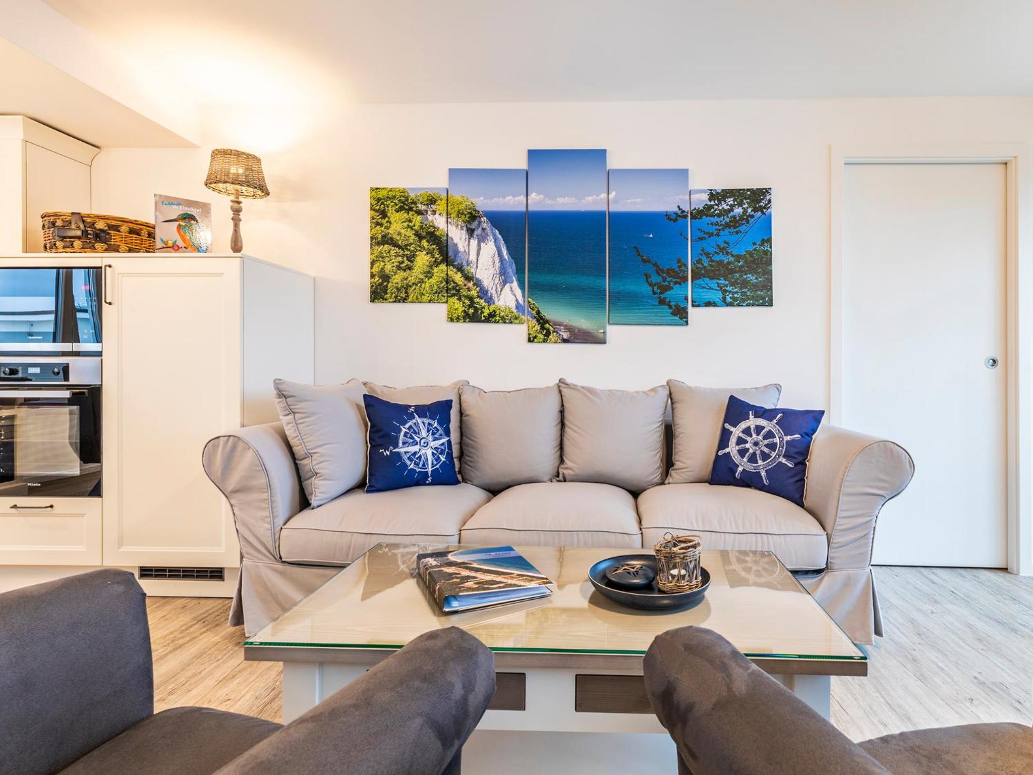 Prora - Ferienwohnung mit Dachterrasse, Balkon, 2 Strandkoerben am Strand und Waschmaschine - Kingfisher