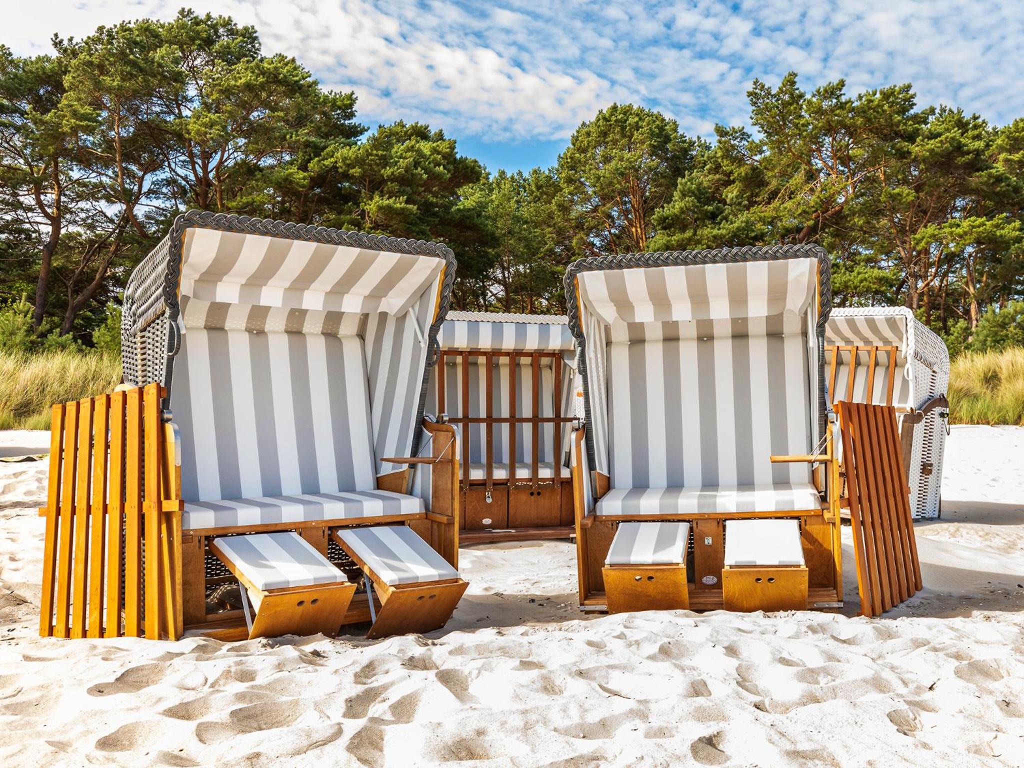 Prora - Ferienwohnung mit Dachterrasse, Balkon, 2 Strandkoerben am Strand und Waschmaschine - Kingfisher
