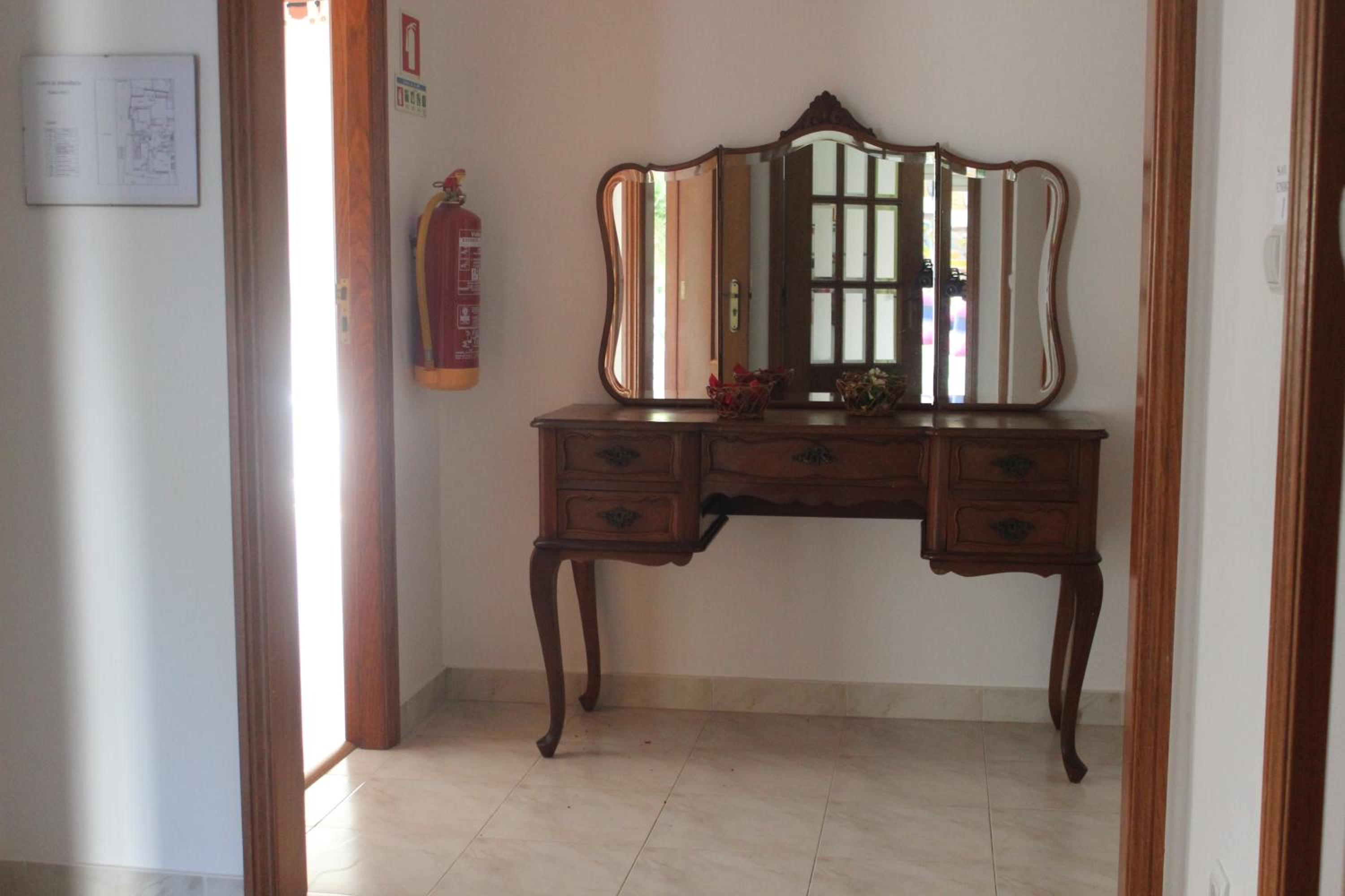 Ericeira Chill Hill Hostel & Private Rooms