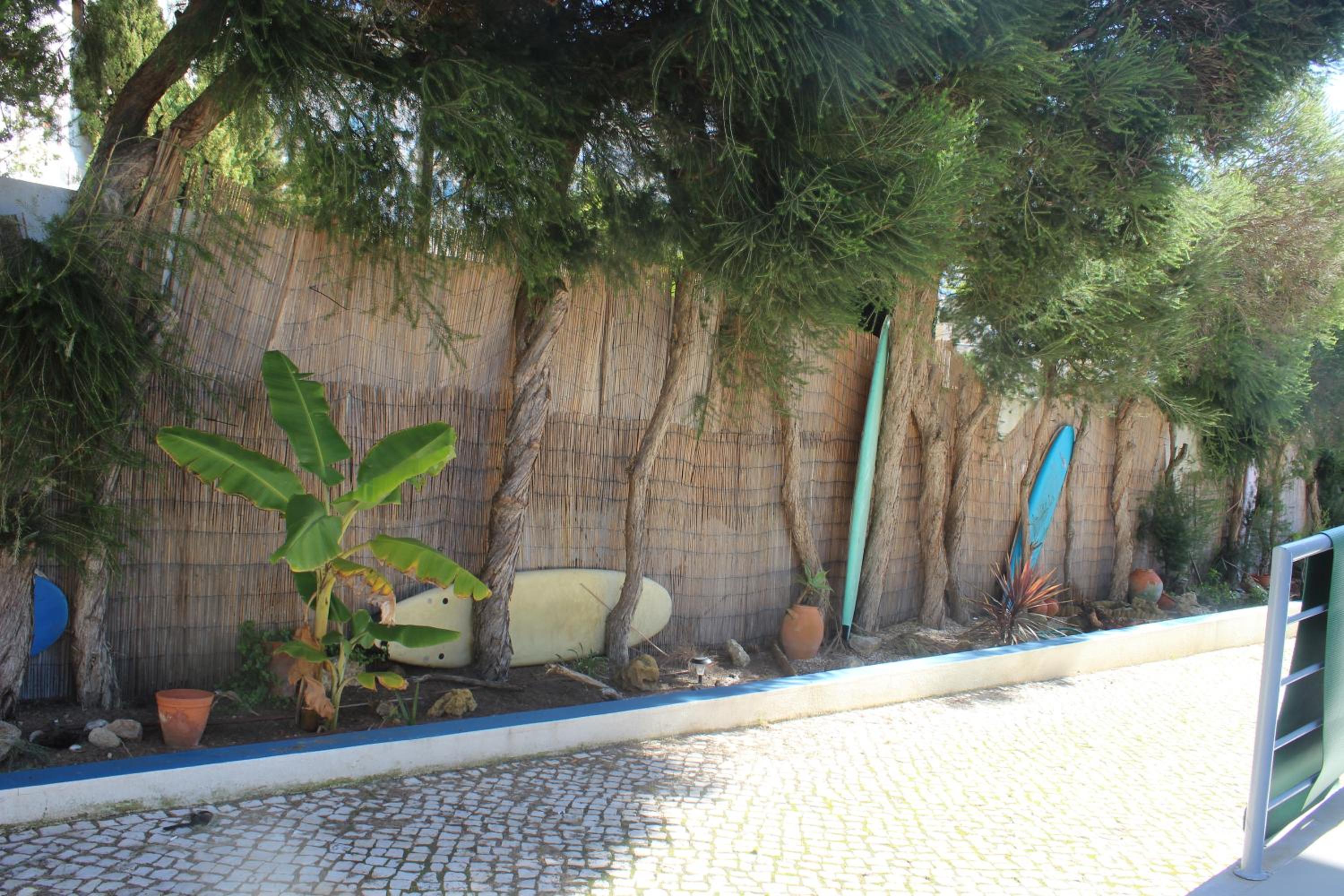 Ericeira Chill Hill Hostel & Private Rooms
