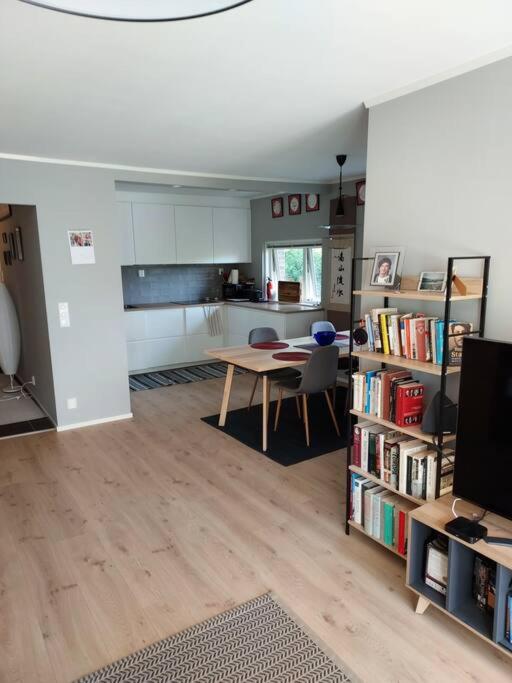 Koselig leilighet i gangavstand til Ullernåsen T-bane stasjon view 2
