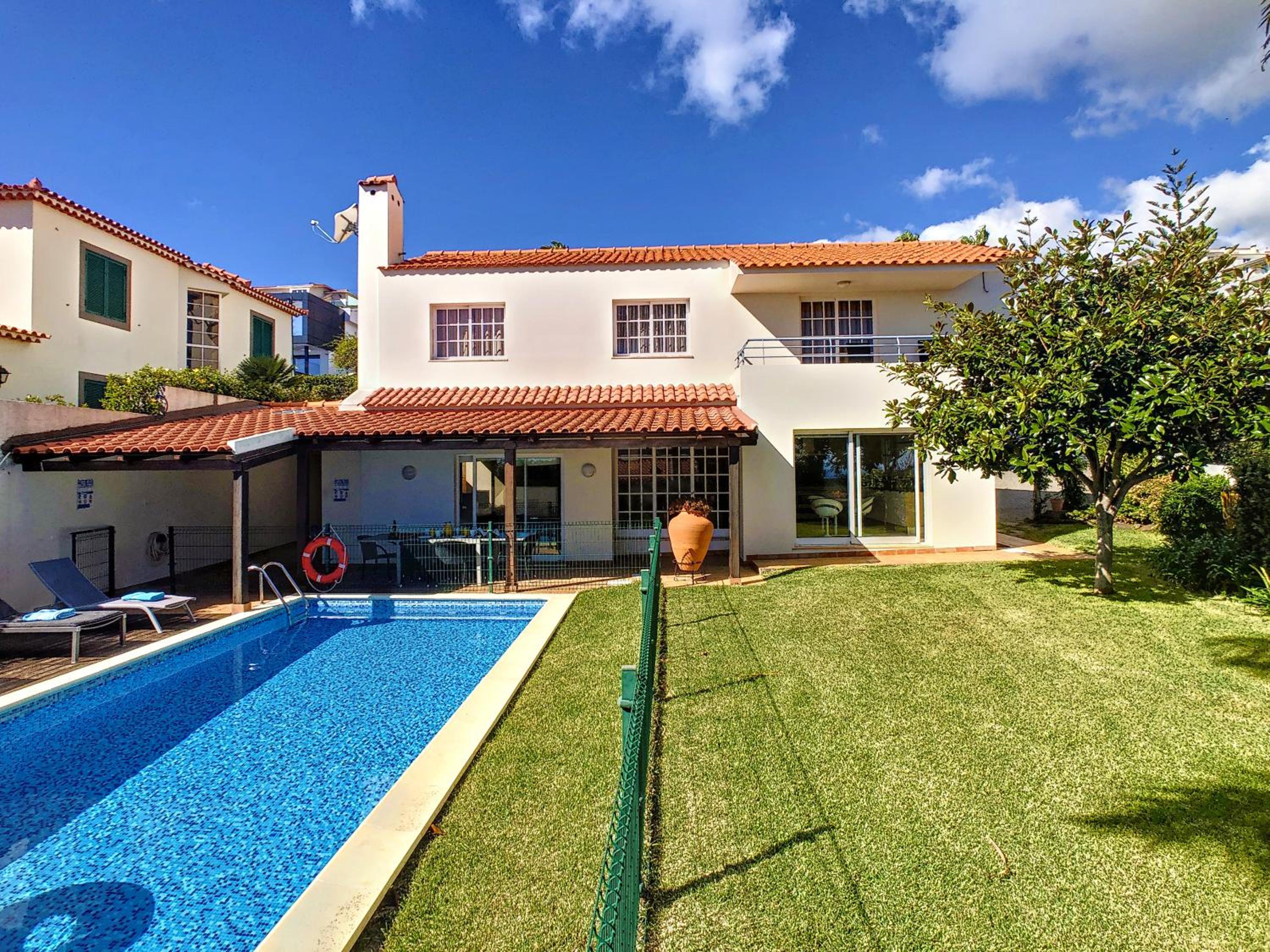 Villa Garajau by LovelyStay