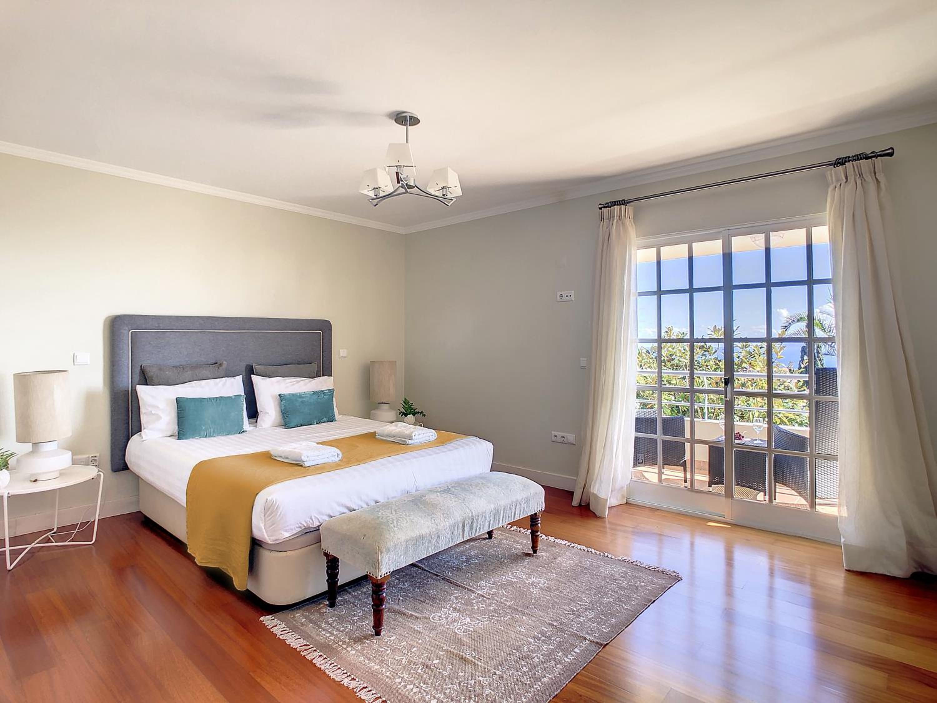 Villa Garajau by LovelyStay