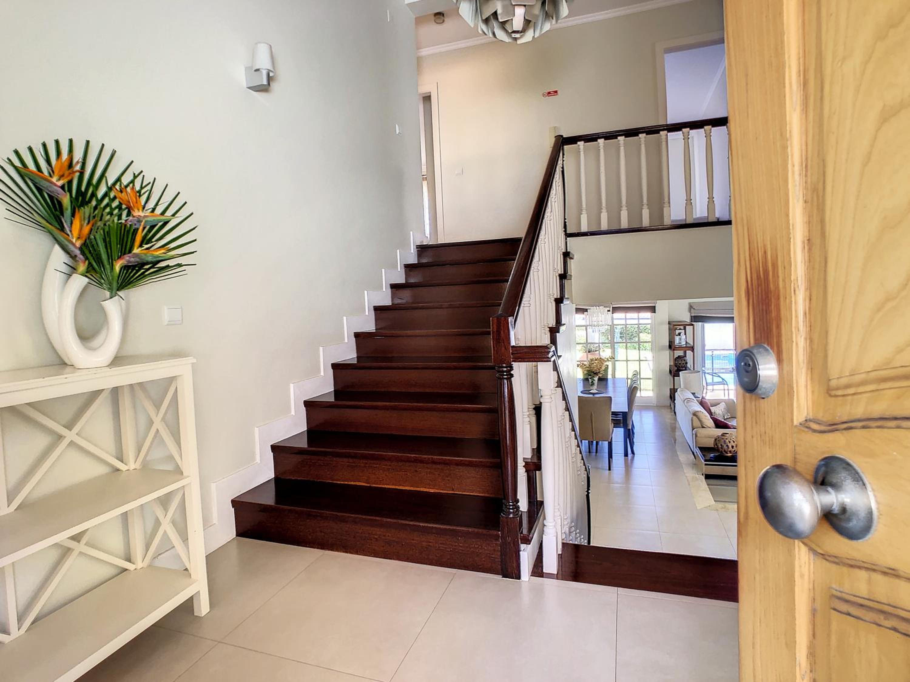 Villa Garajau by LovelyStay