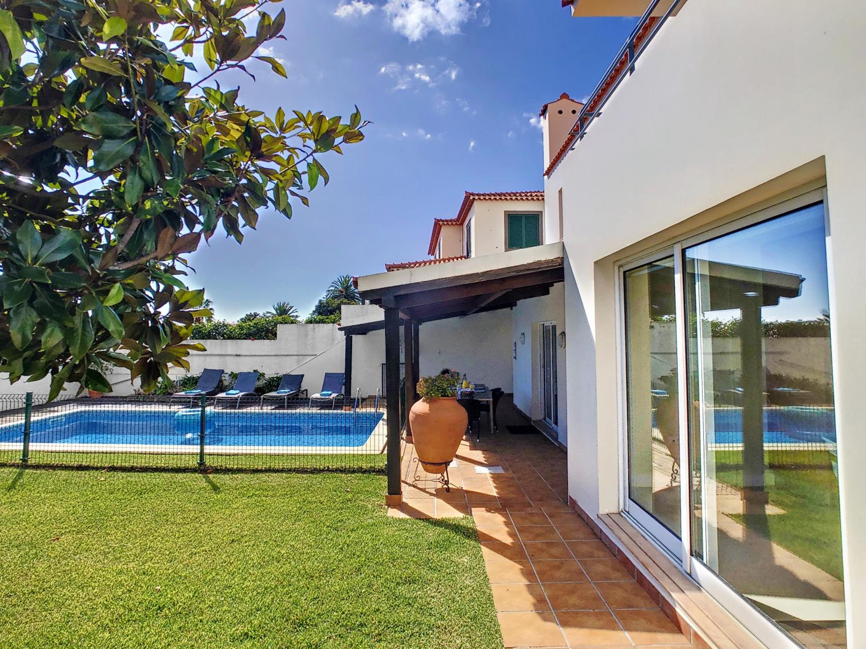 Villa Garajau by LovelyStay