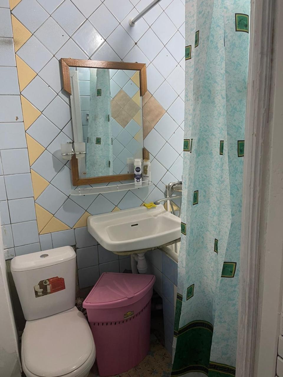 One Bedroom Apartment Near Buyuk Ipak Yuli Metro Station, Located in Downtown