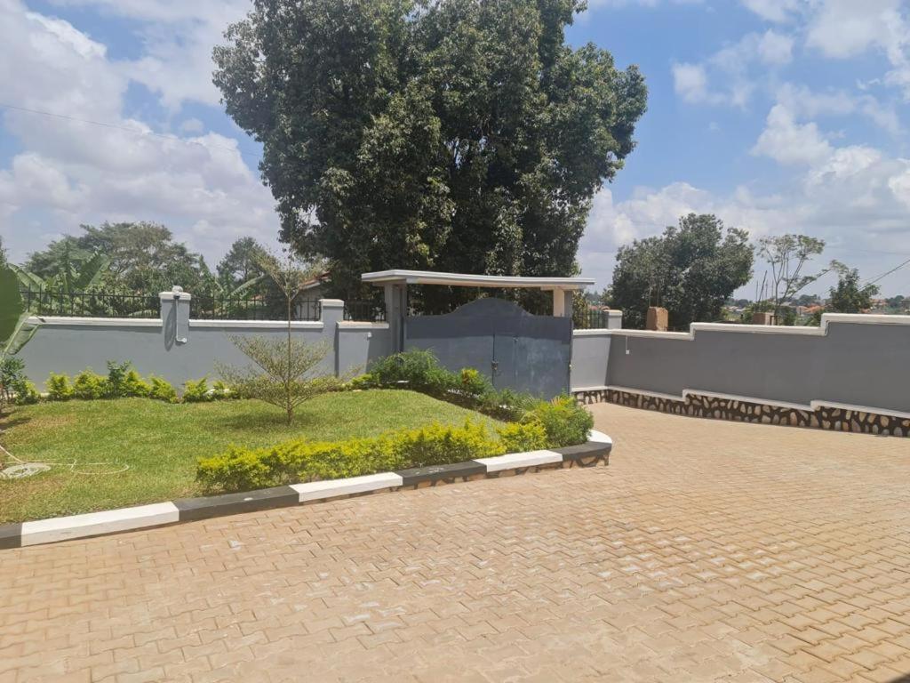 Beautiful family House view 4