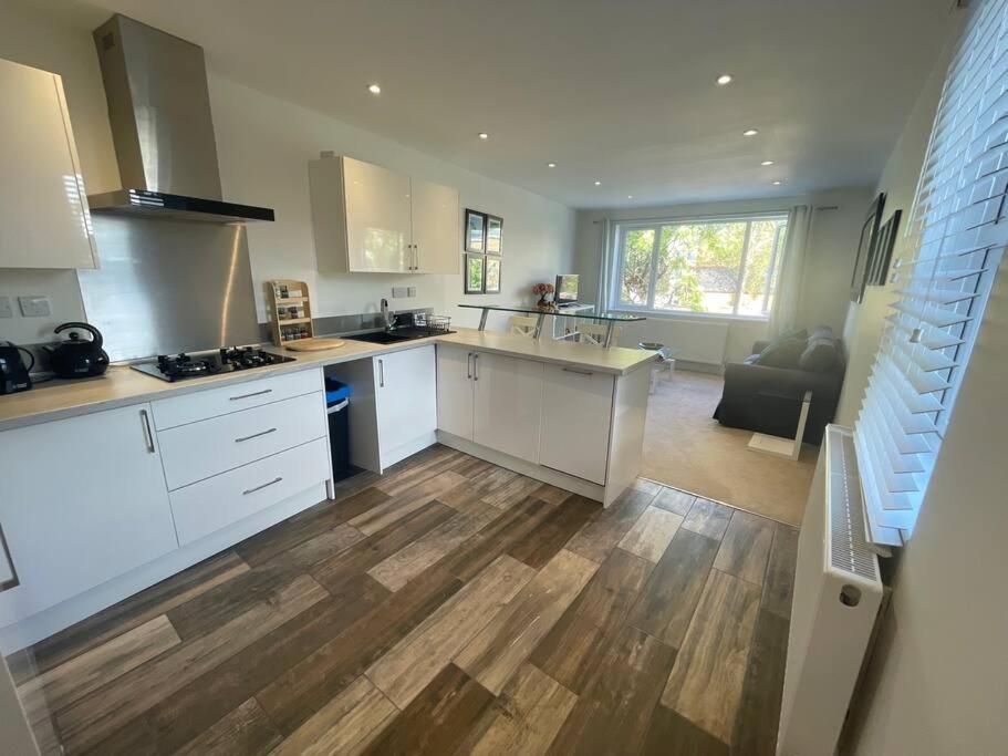 Light and Modern 2BR 1.5BA, newly refurbished! view 5