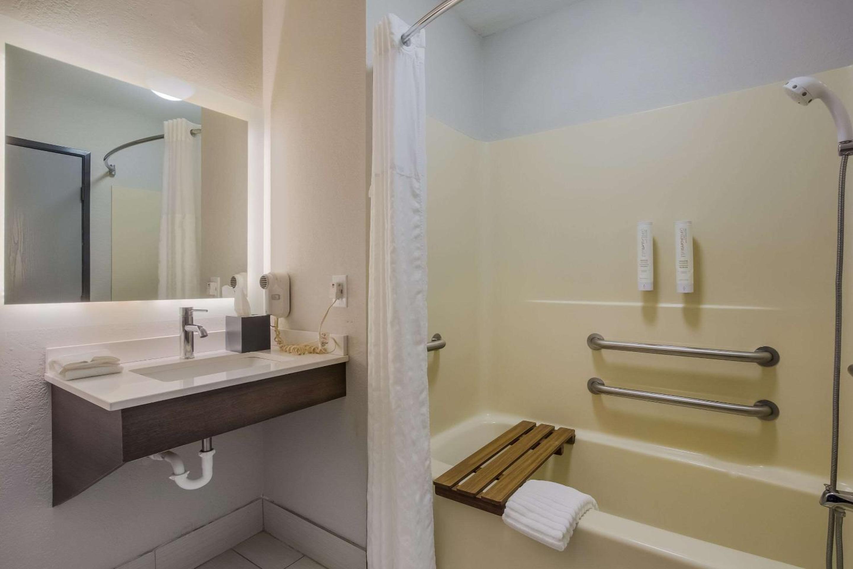 Clarion Pointe Harrodsburg-Danville