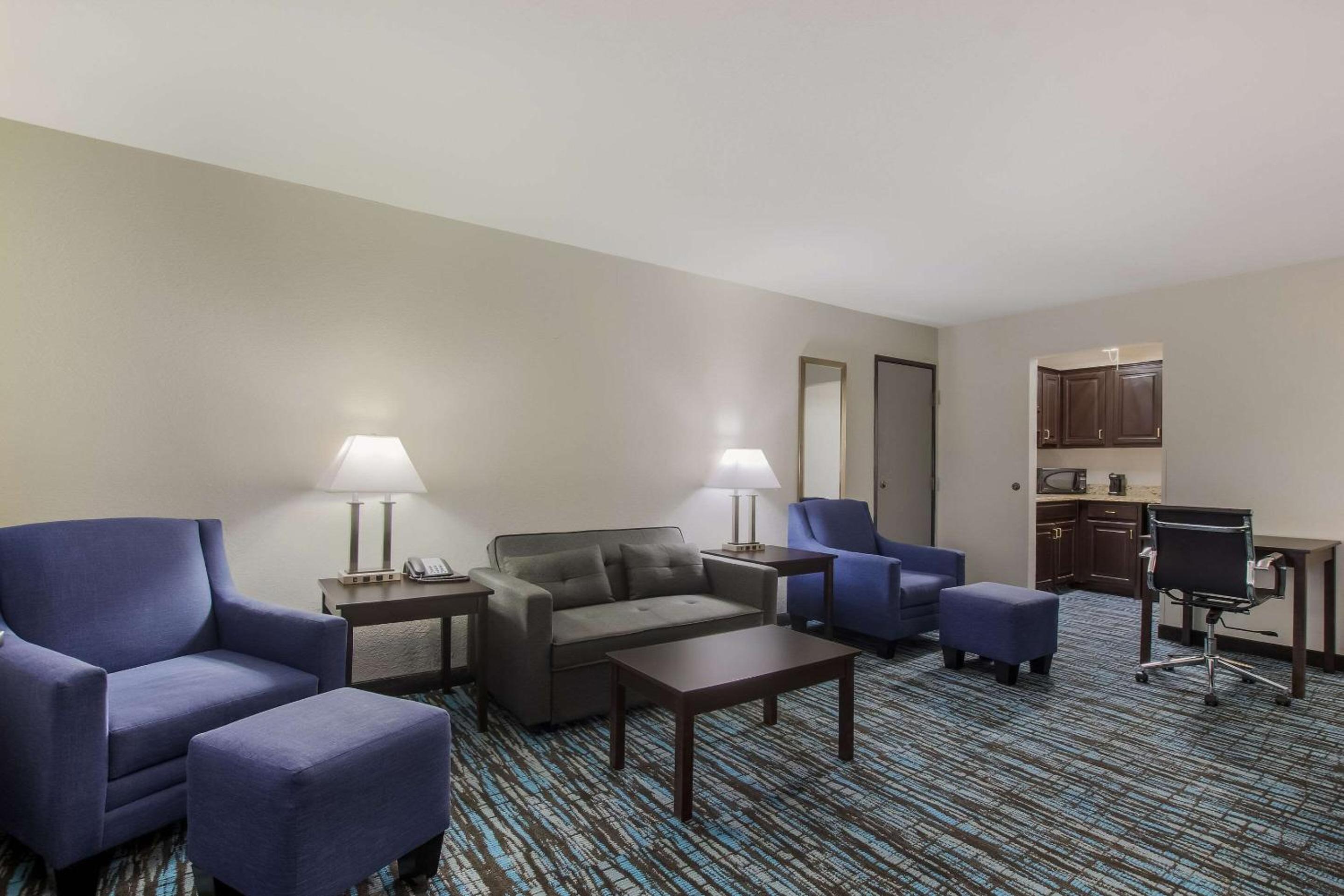 Clarion Pointe Harrodsburg-Danville