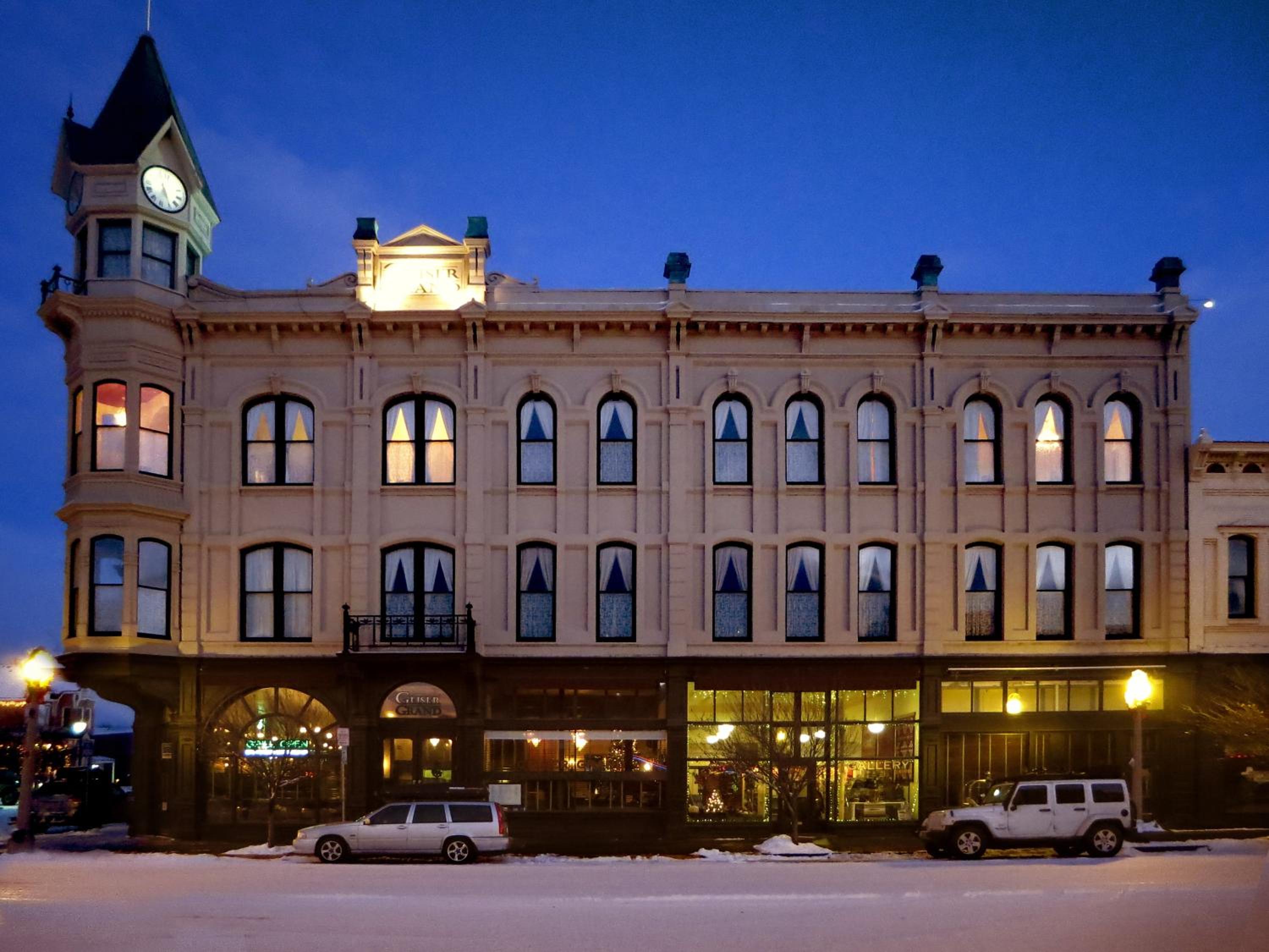 Baker City Vacations - Geiser Grand Hotel - Property Image 3
