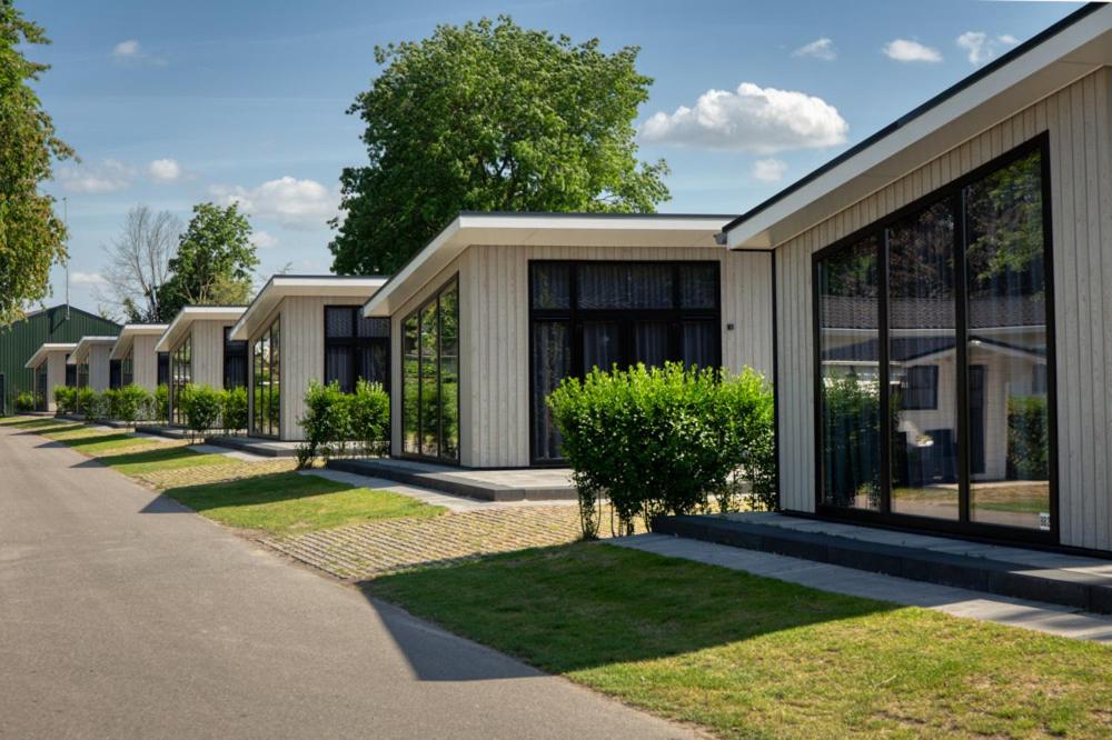Recreatiepark Jachthaven De Veerstal Lathum - Luxe Chalet view 3