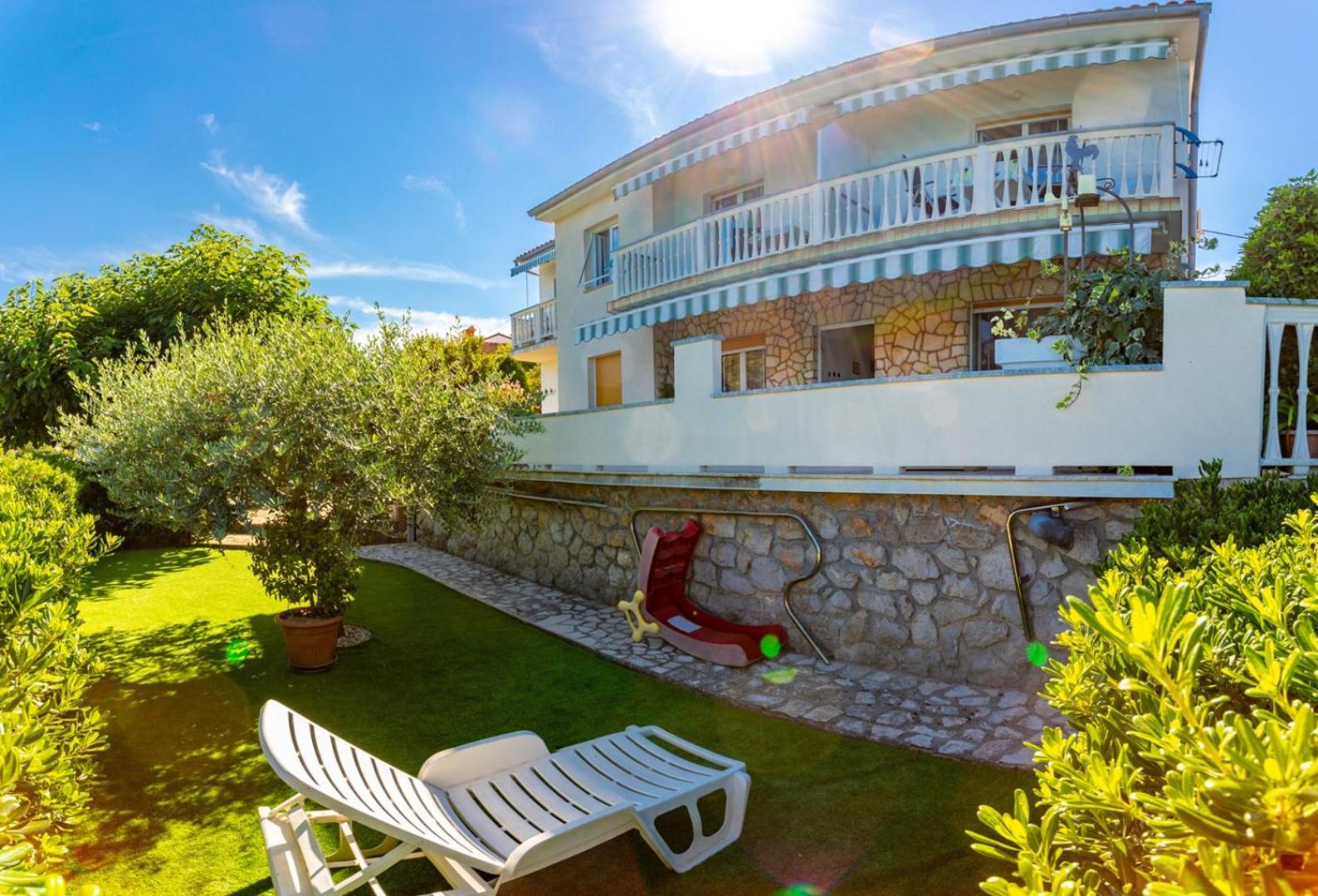 Apartments Dinka Vantačići view 5