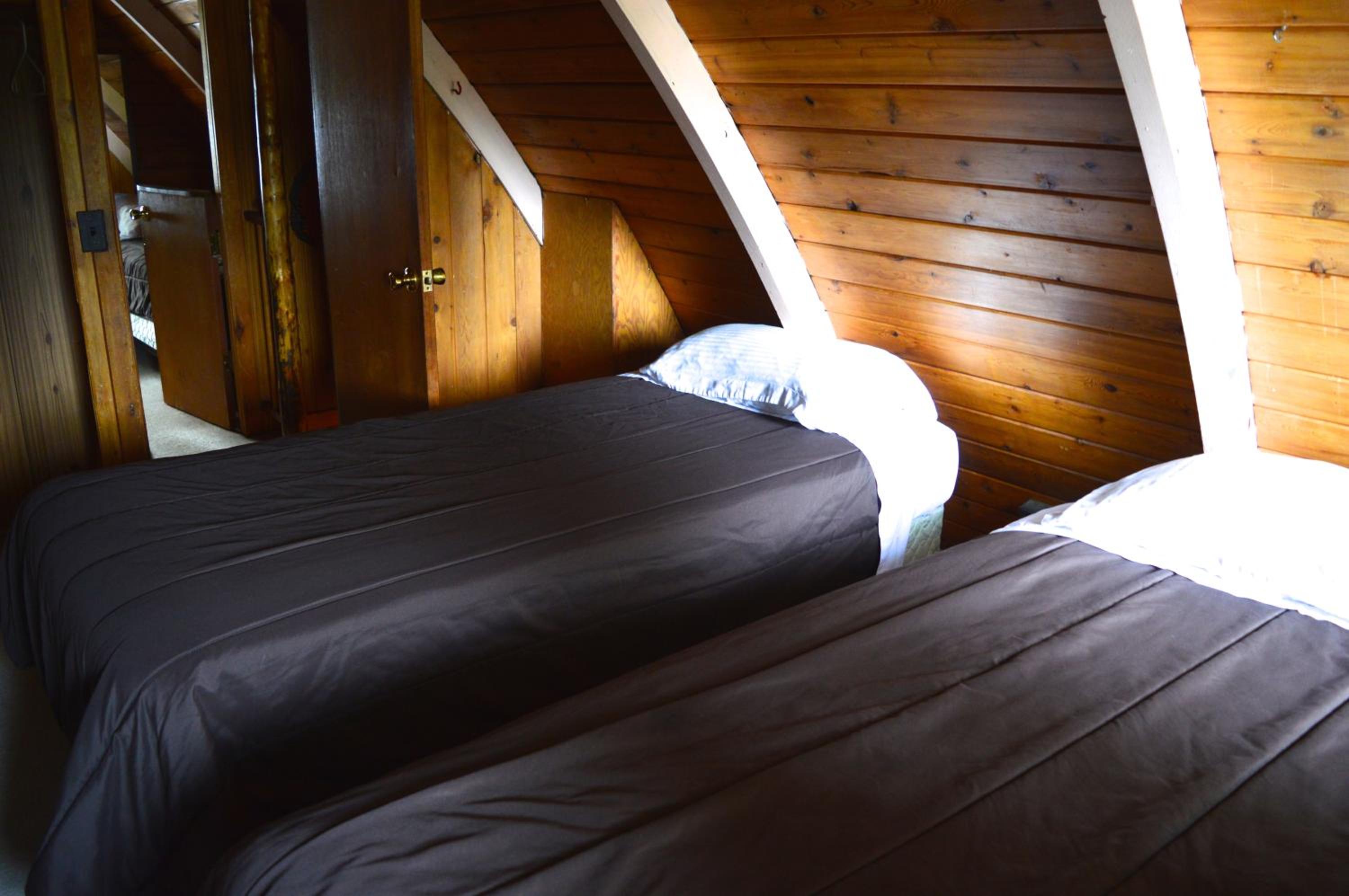 Cozy Cabin at RED - Steps to Skiing & Trails - Image 5