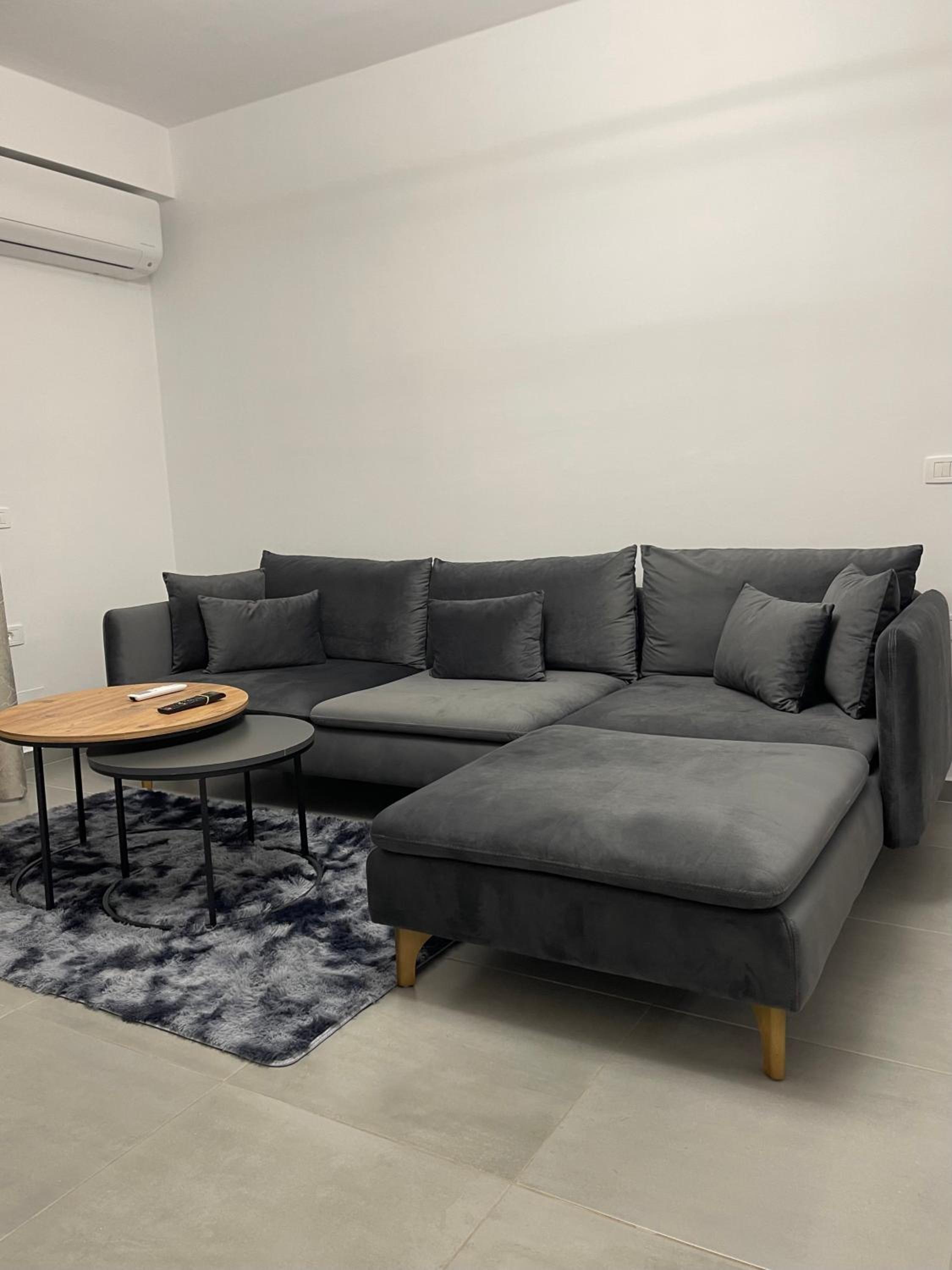 SeaView Modern Two Bedroom Apartment